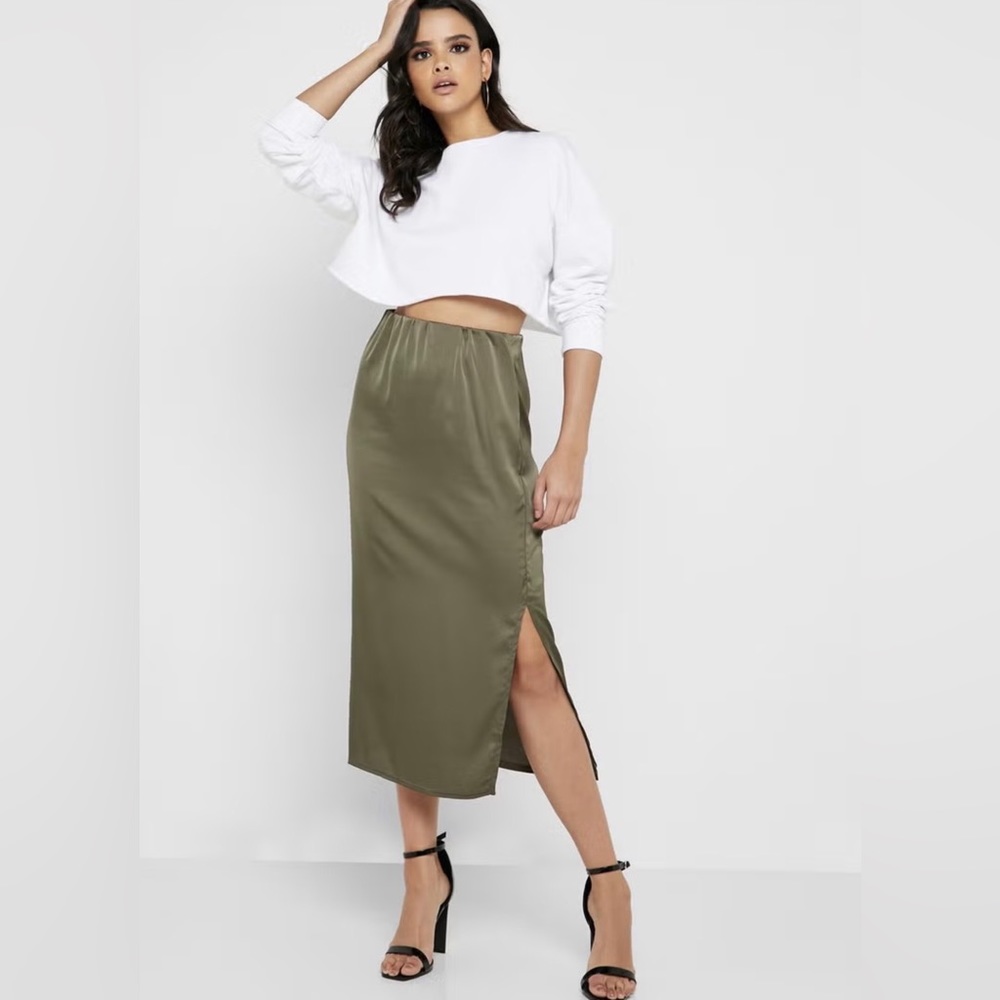 NWT Missguided Green Stretch Satin Midi Skirt, Size US 2‎